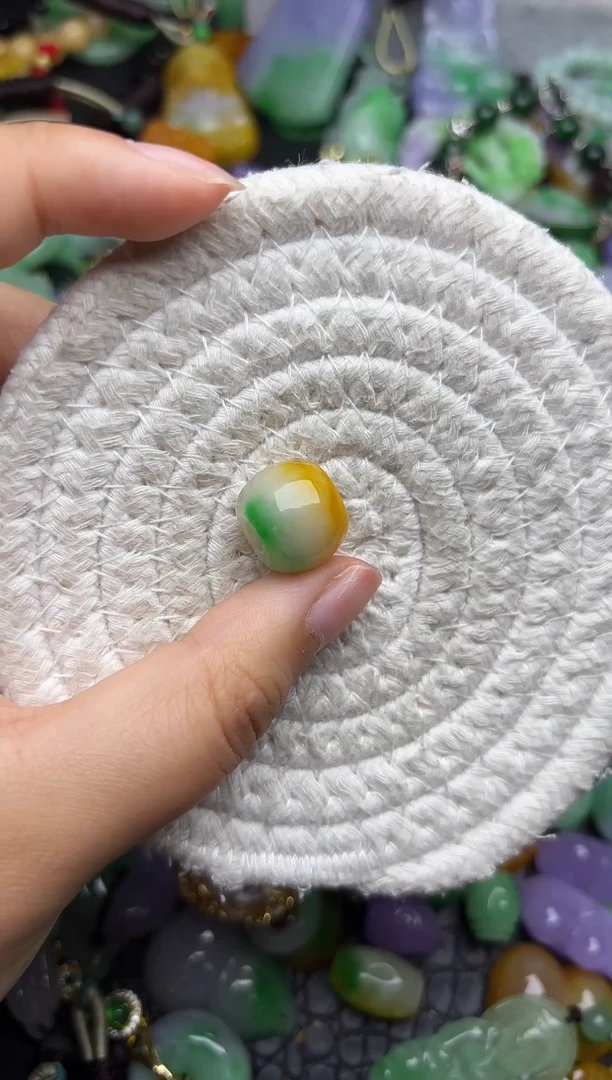 颈饰未镶嵌翡翠缅甸翡翠吊坠