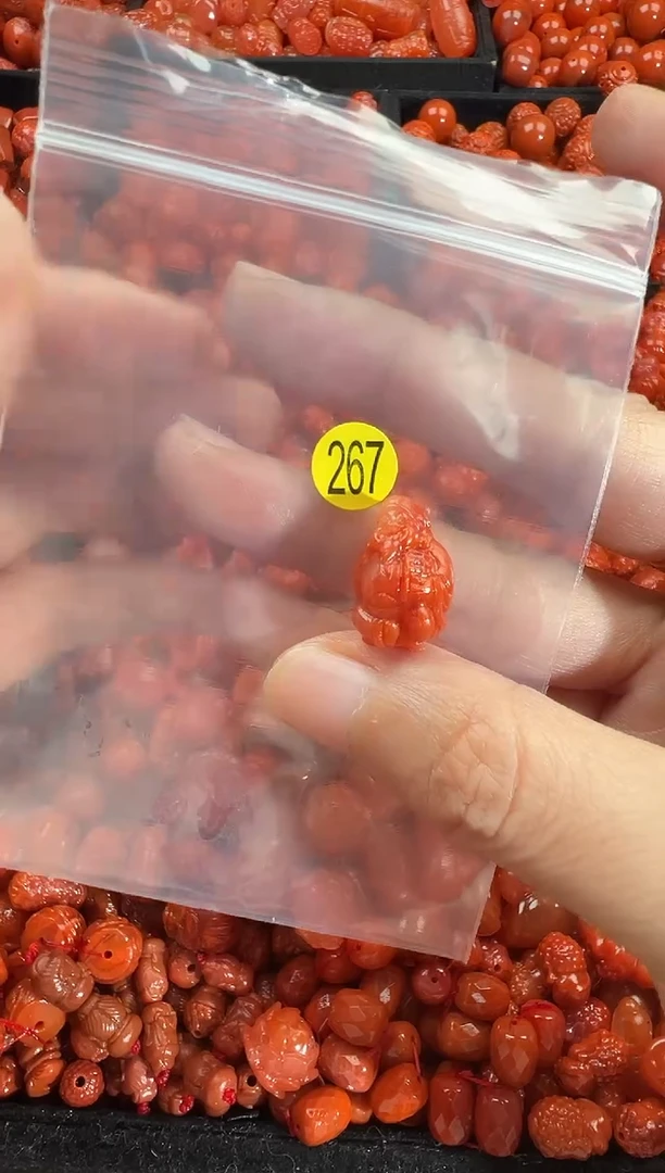 颈饰未镶嵌南红玛瑙1
