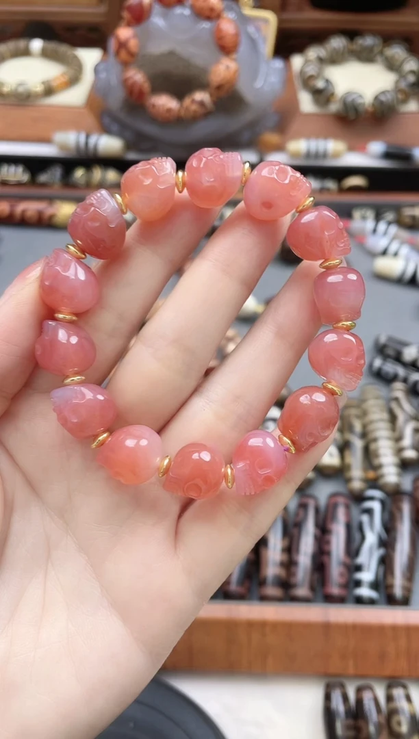 未镶嵌珠珠玛瑙/玉髓果冻色尸尸手串