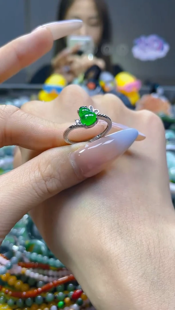 翡翠未镶嵌颈饰/M/翡翠A货，一件也是批发价