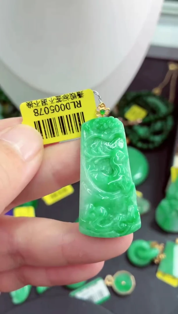 吊坠(不含链)18K金镶嵌翡翠挂件