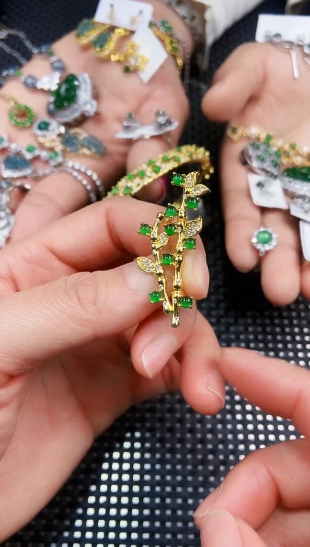 【闪购商品】翡翠吊坠(不含链)未镶嵌11111111