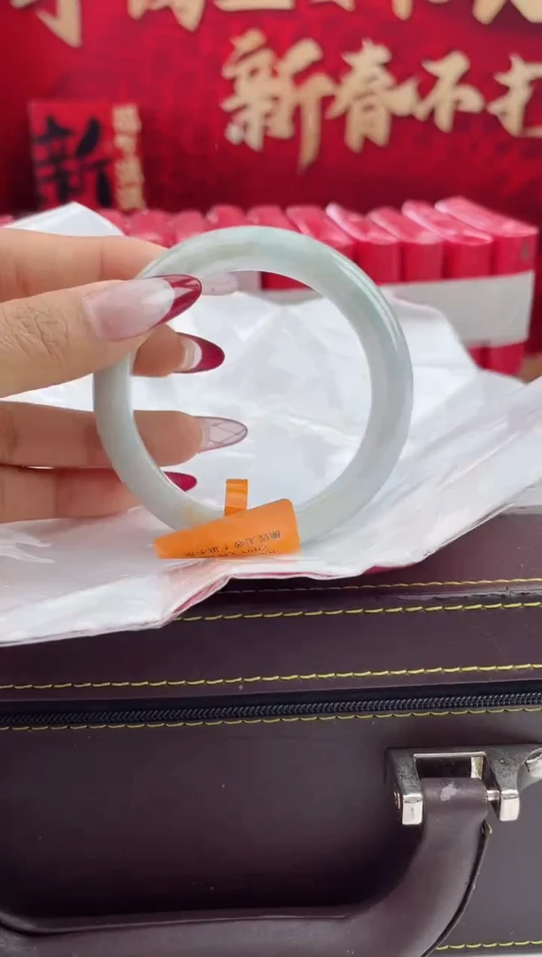 【闪购商品】翡翠手镯未镶嵌10翡翠手镯（微瑕）