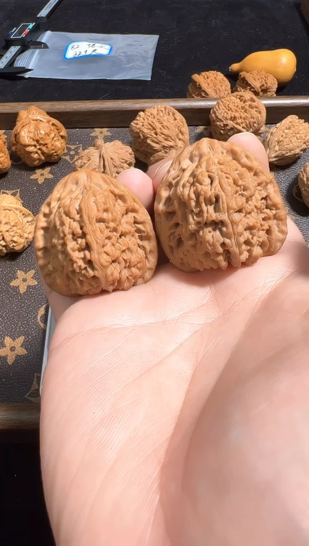 把件核桃39.5同尺正三角南疆石