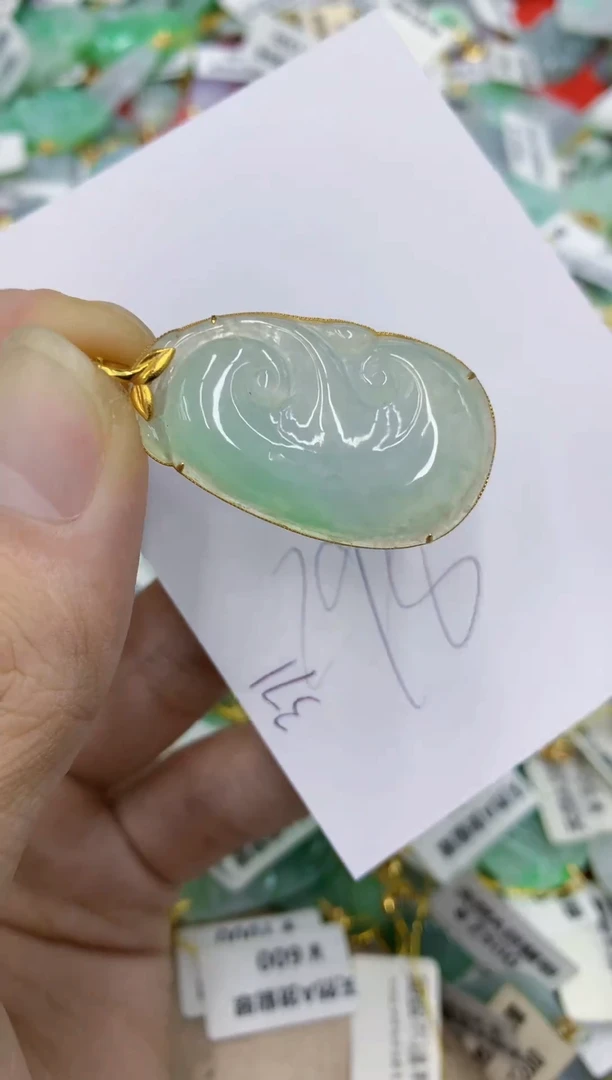 颈饰18K金镶嵌翡翠111111111111