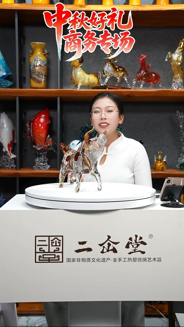 手工艺品琉璃抬头牛摆件秒杀