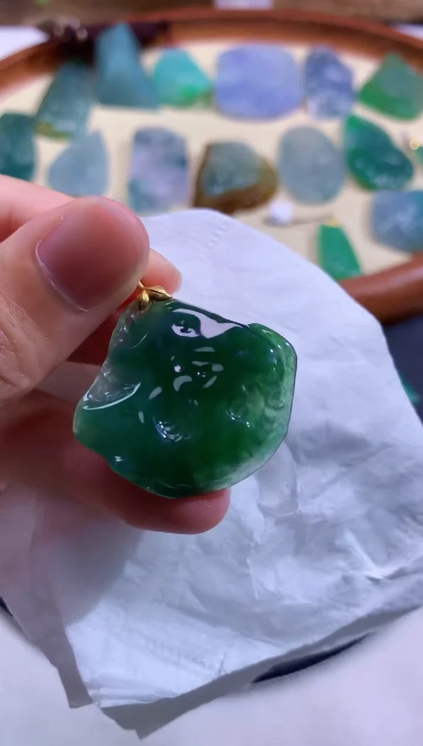 颈饰未镶嵌翡翠