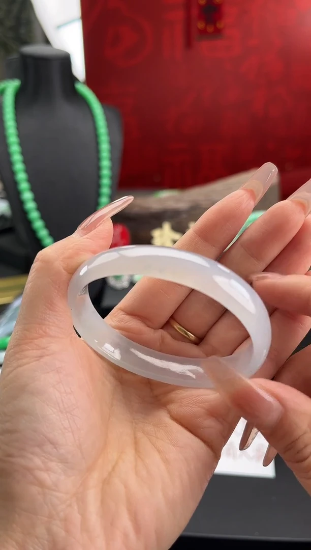 翡翠手镯未镶嵌手镯