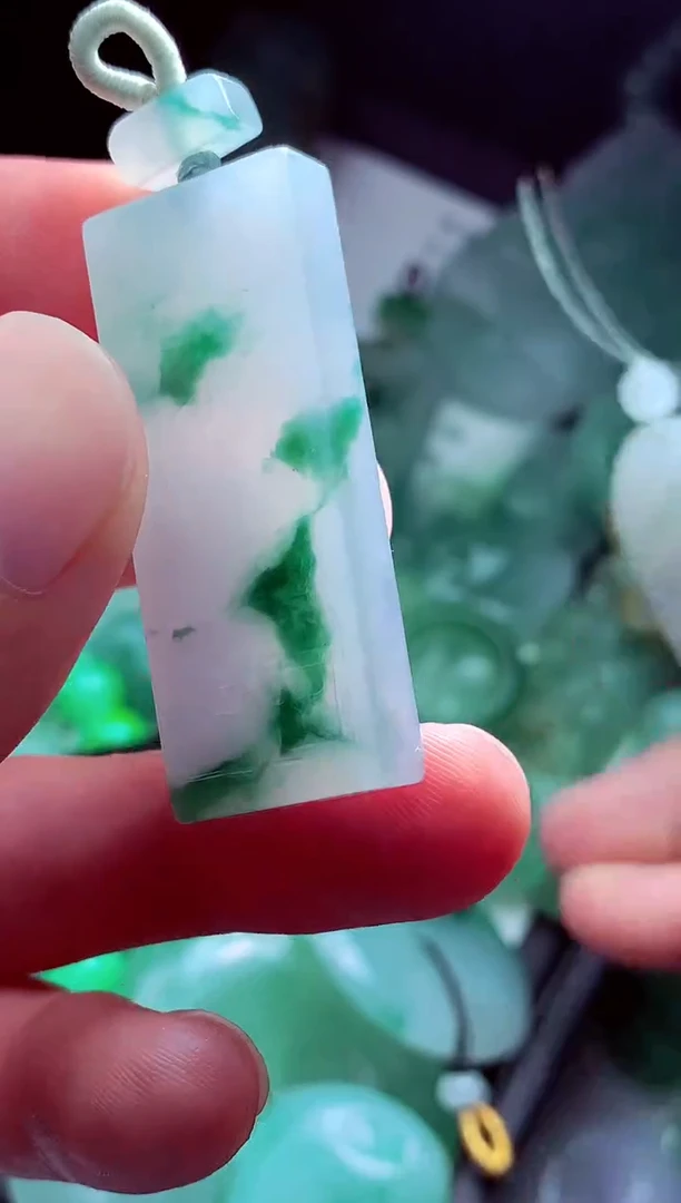 未镶嵌定制翡翠标*?翡翠毛货定制