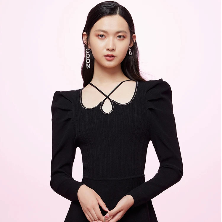 COCOON/可可尼黑色挂脖针织连衣裙23101AF024052020