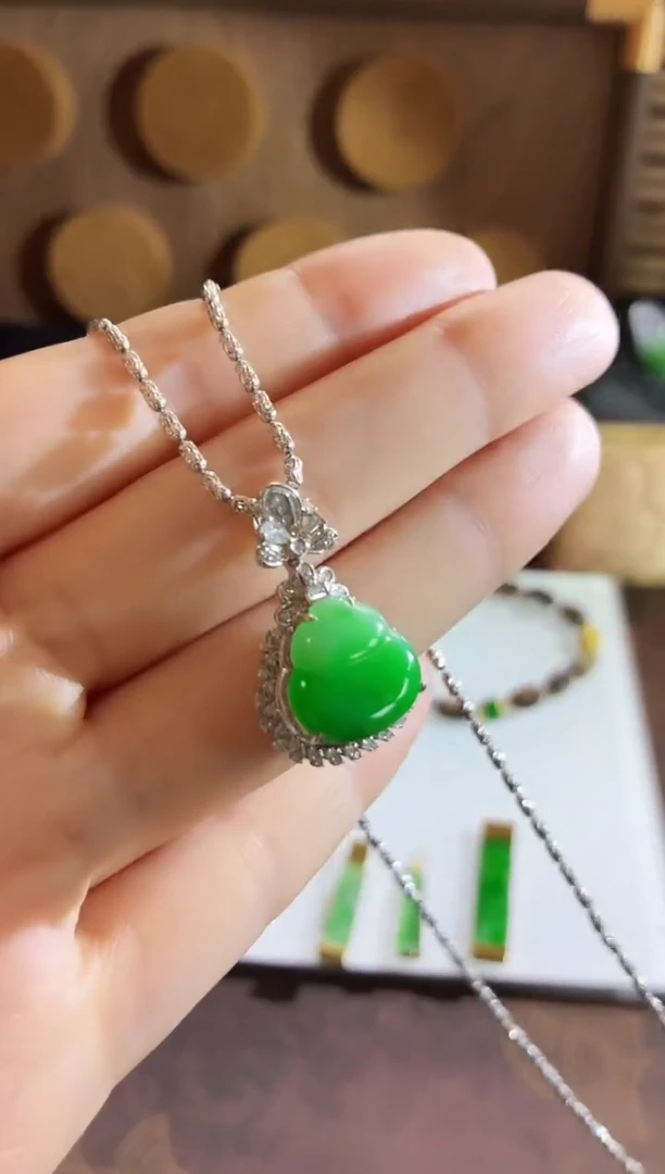 吊坠(不含链)18K金镶嵌翡翠吊坠