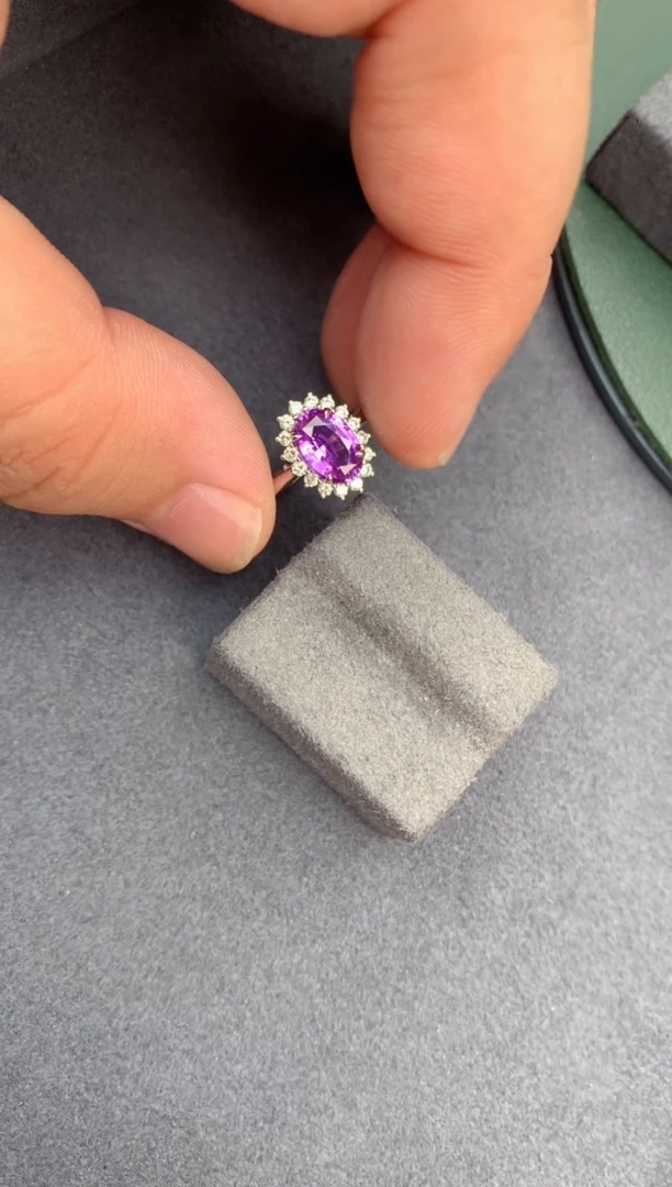 【闪购商品】彩色蓝宝石戒指18K金镶嵌1.7ct紫蓝宝戒指