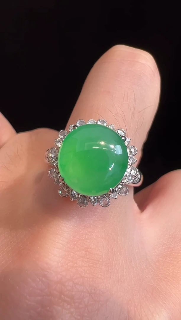 18K金镶嵌戒指翡翠戒指