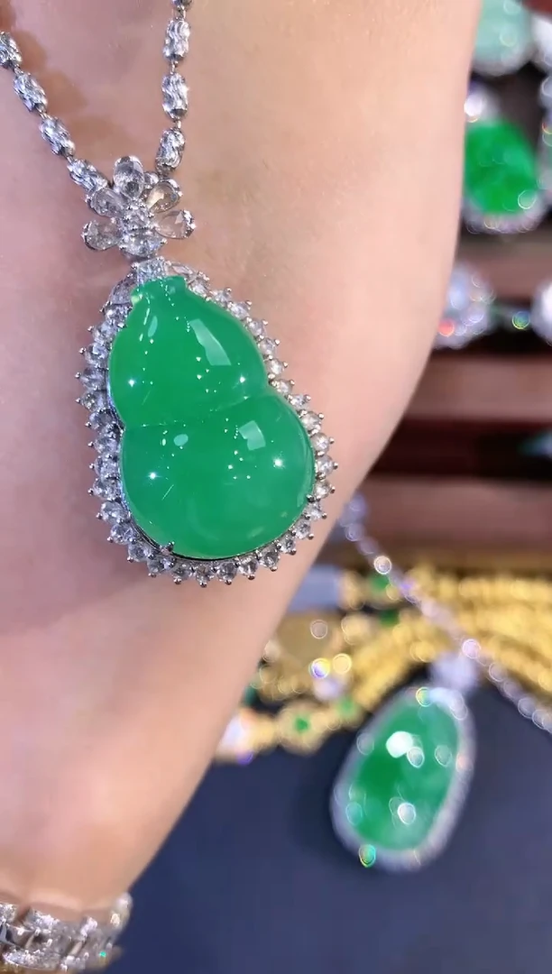 吊坠(不含链)18K金镶嵌翡翠q88