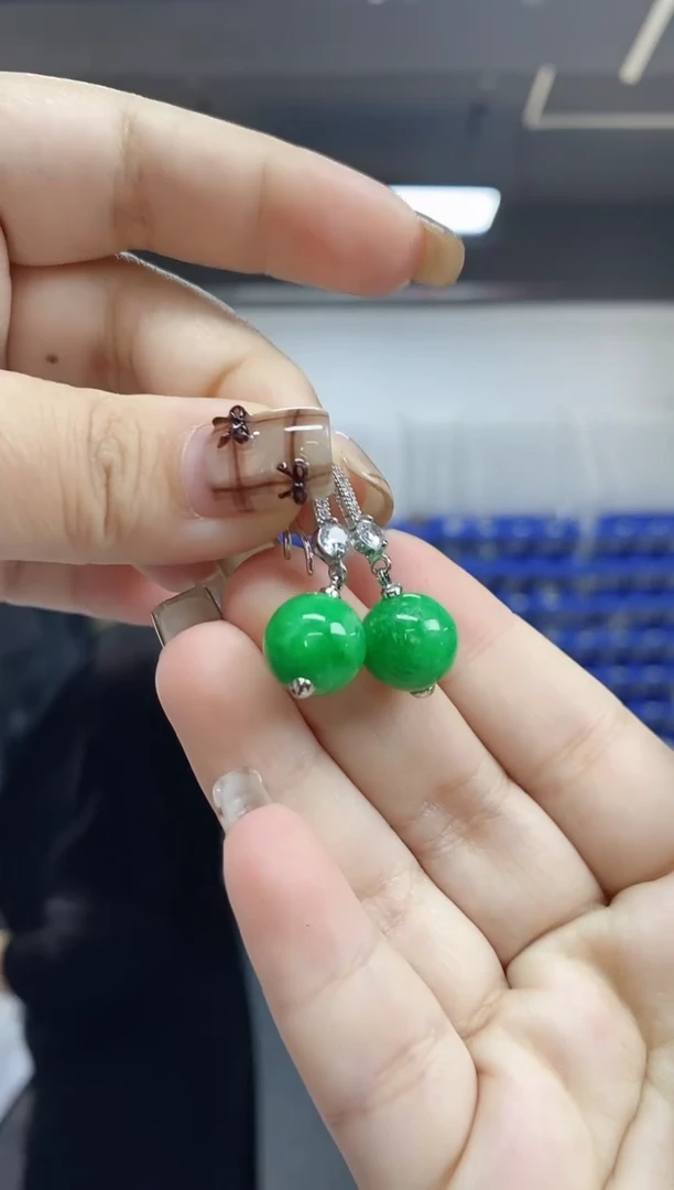 【闪购商品】翡翠耳饰未镶嵌多样性发其一颜色微差