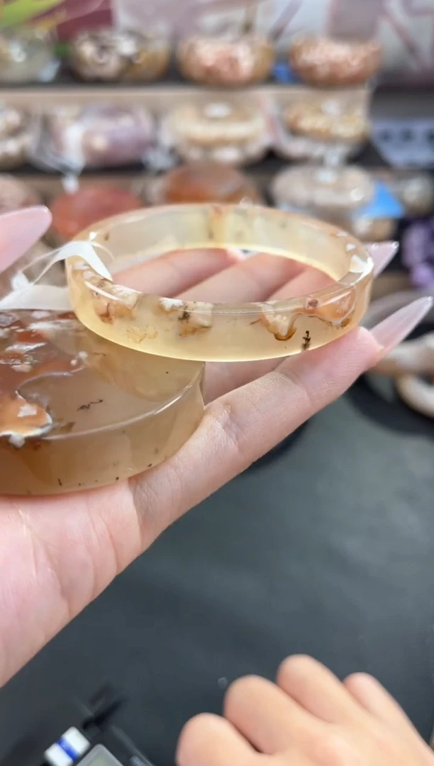 未镶嵌手镯石英质玉55