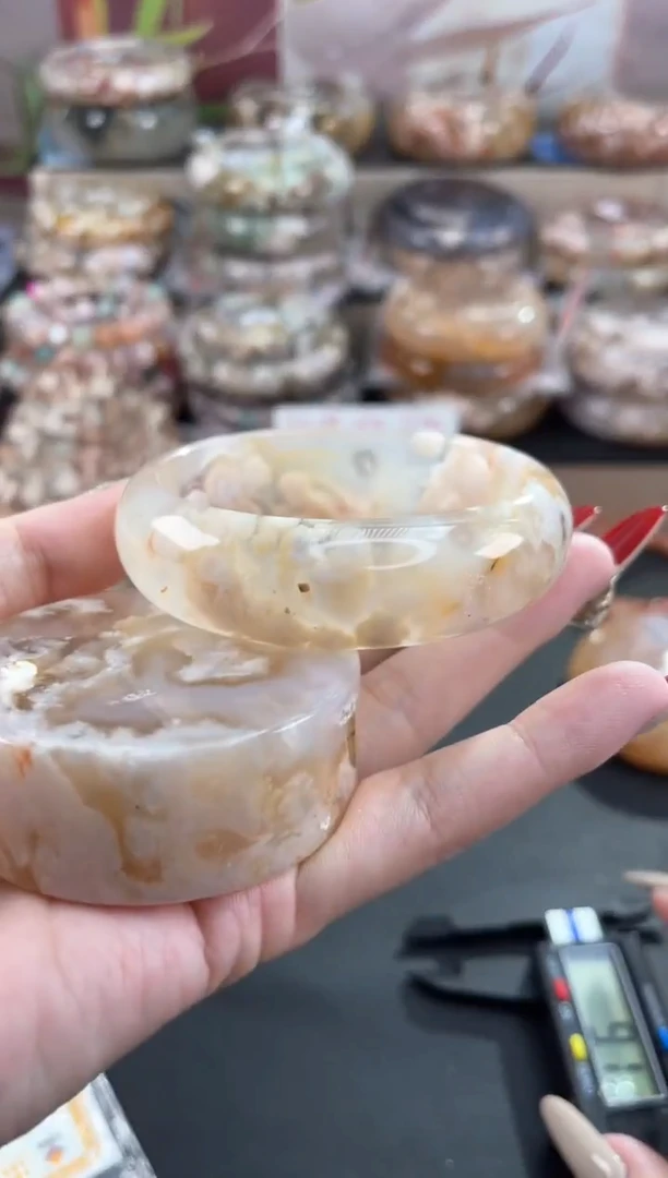 未镶嵌手镯石英质玉59