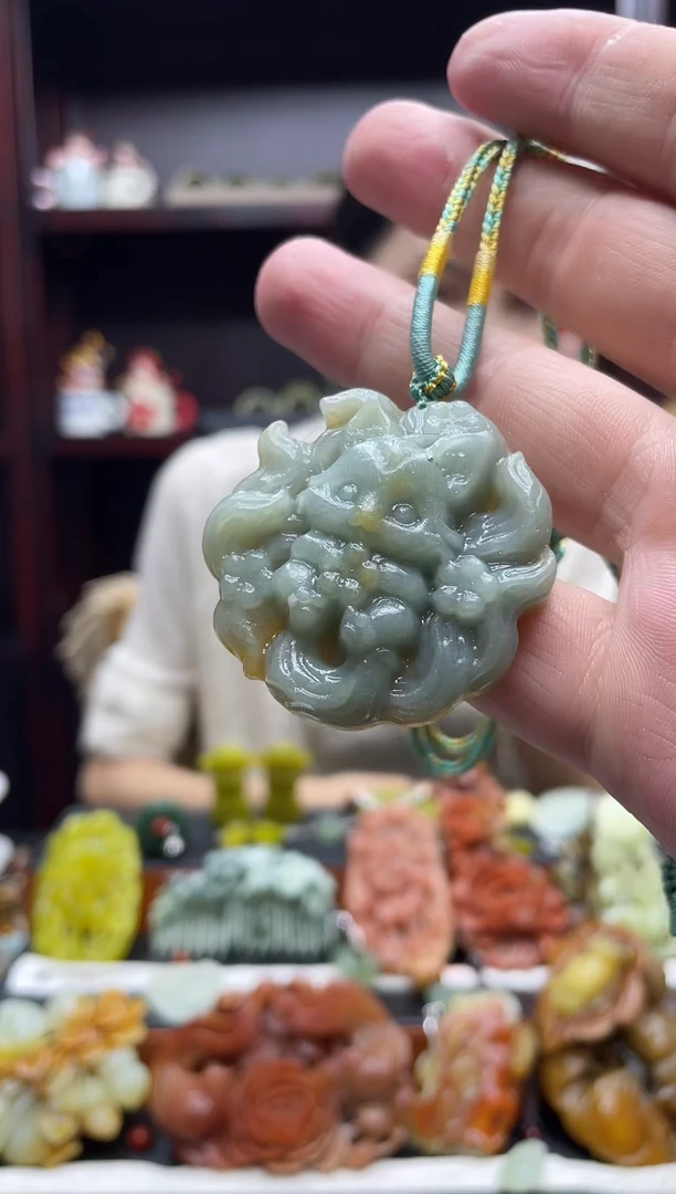 岫玉未镶嵌吊坠·