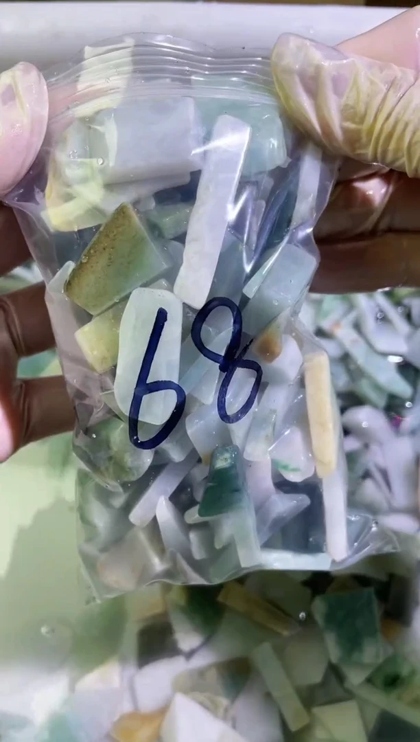 【闪购商品】翡翠颈饰未镶嵌天然翡翠中号500克68