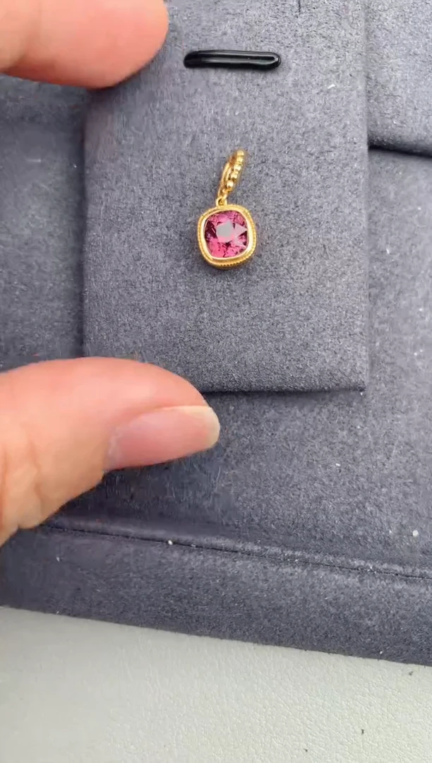 18K金镶嵌颈饰尖晶石用****91.4ct尖晶石   GD