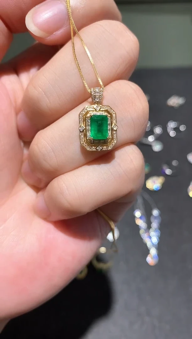 颈饰银S925镶嵌祖母绿吊坠