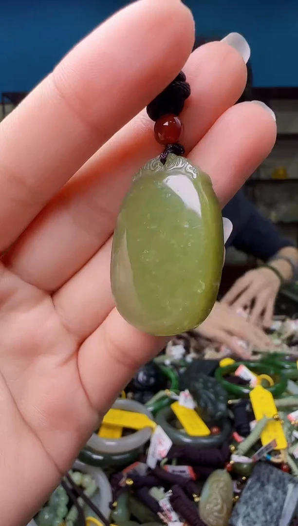 颈饰未镶嵌和田玉1