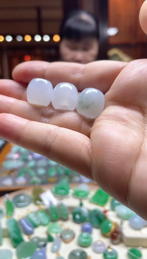 【闪购商品】翡翠颈饰未镶嵌路路通多样性发其一