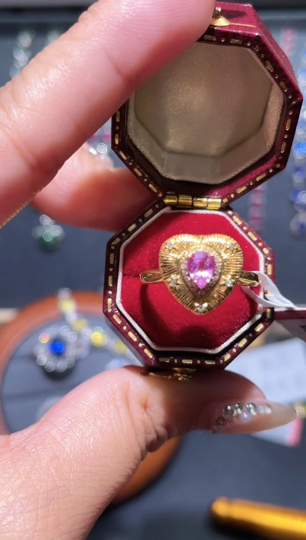 【闪购商品】彩色蓝宝石戒指18K金镶嵌彩蓝宝戒指