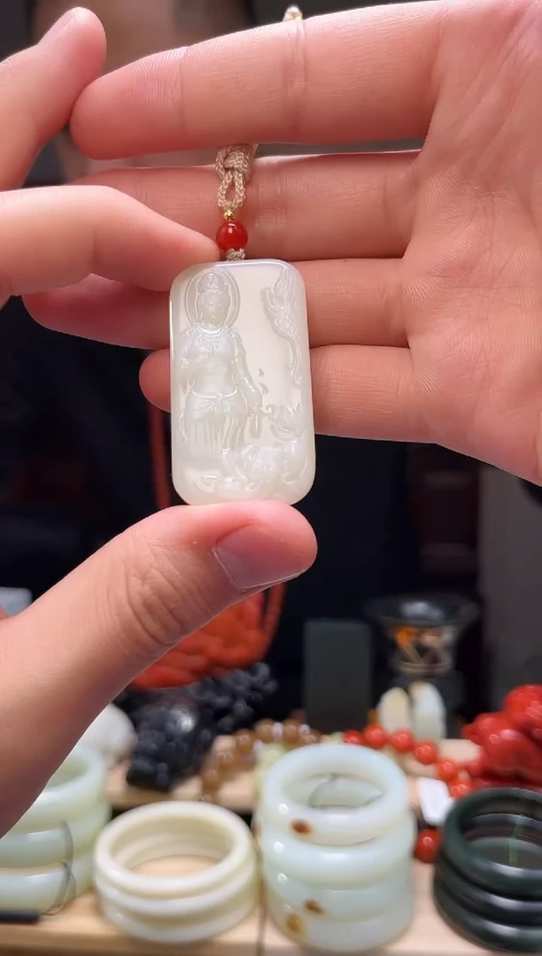 颈饰未镶嵌和田玉吊坠