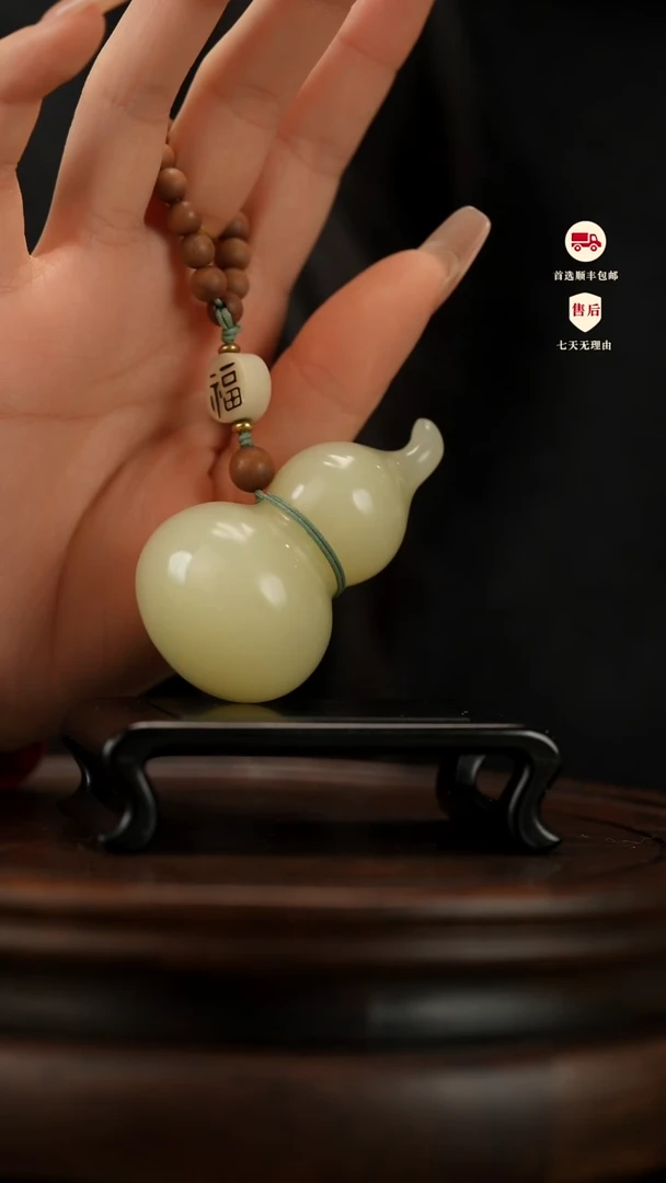 云南石竹叶青雕刻：手捻福禄手把件摆件