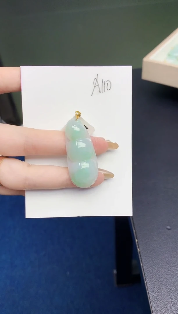 翡翠未镶嵌颈饰天然缅甸A货翡翠