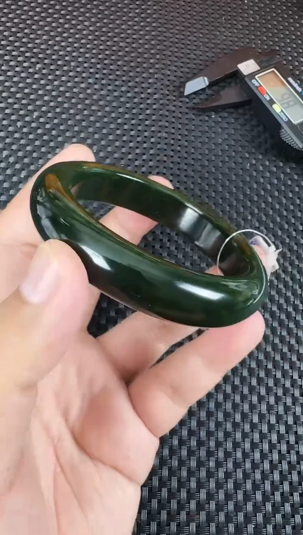 【闪购商品】和田玉（碧玉）手镯未镶嵌约61MM