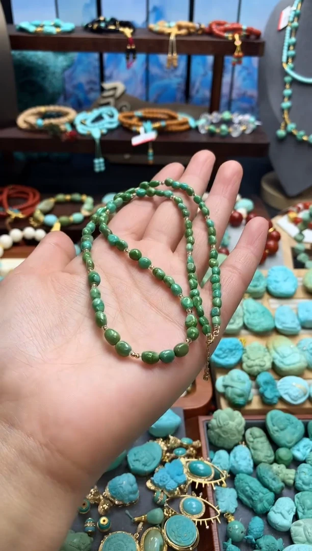 18K金镶嵌绿松石颈饰翠绿糖豆项链