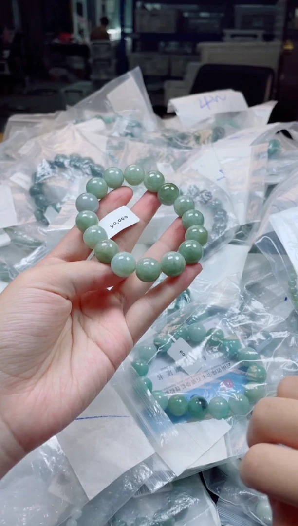 定制翡翠未镶嵌珠串