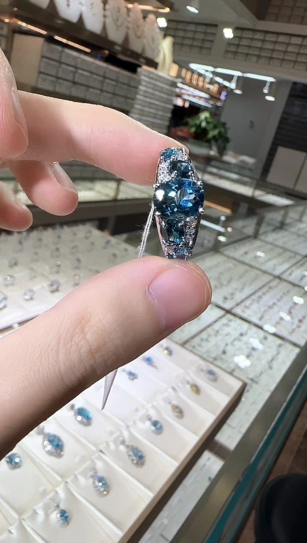 银S925镶嵌戒指托帕石9*7mm伦敦蓝排戒