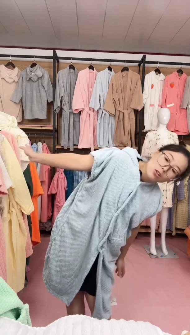 珊瑚绒连帽星星兜浴袍蓝色