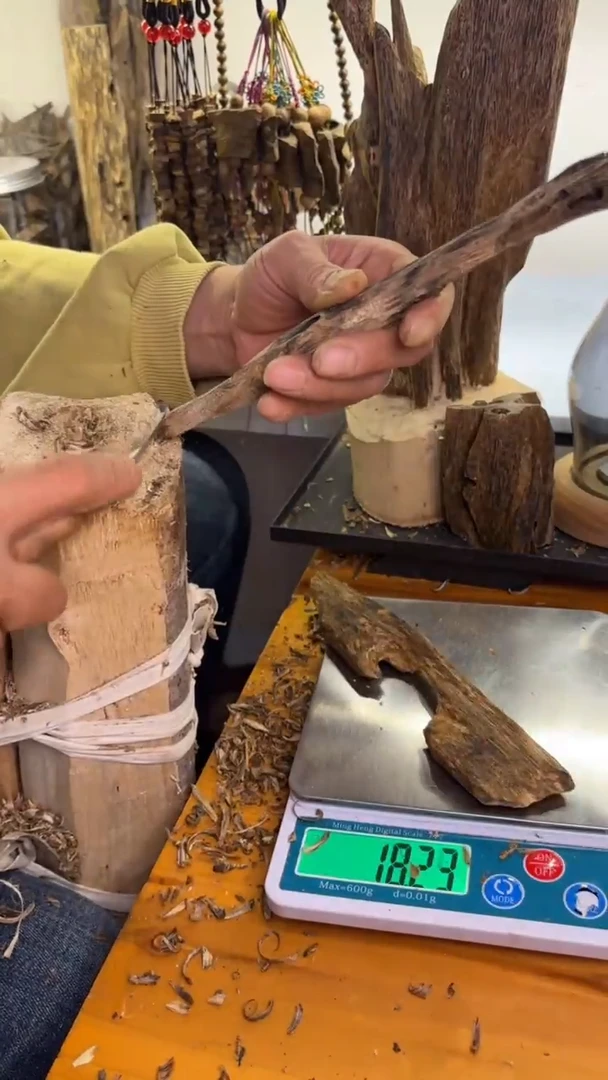 沉香沉香碎屑乌身圆叶品种18克