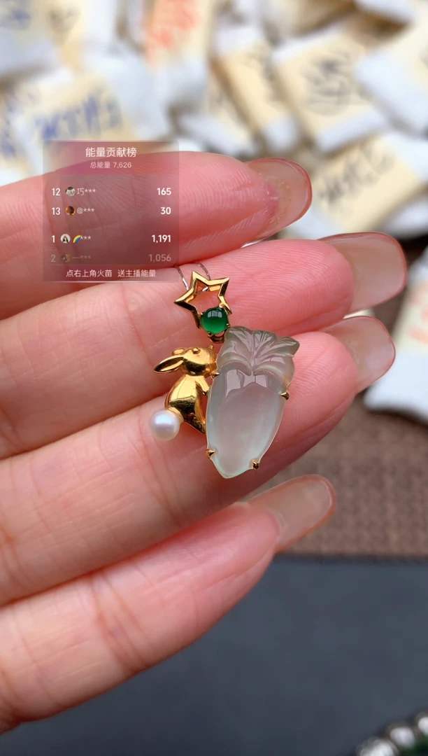 18K金镶嵌挂件翡翠一