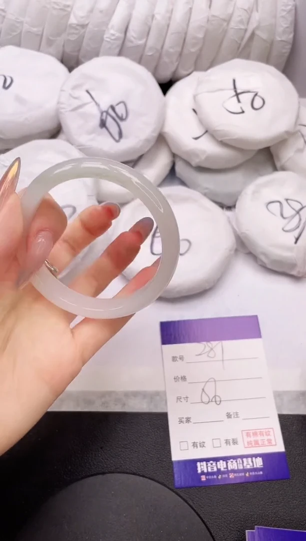 【闪购商品】石英质玉手镯未镶嵌26K281-56