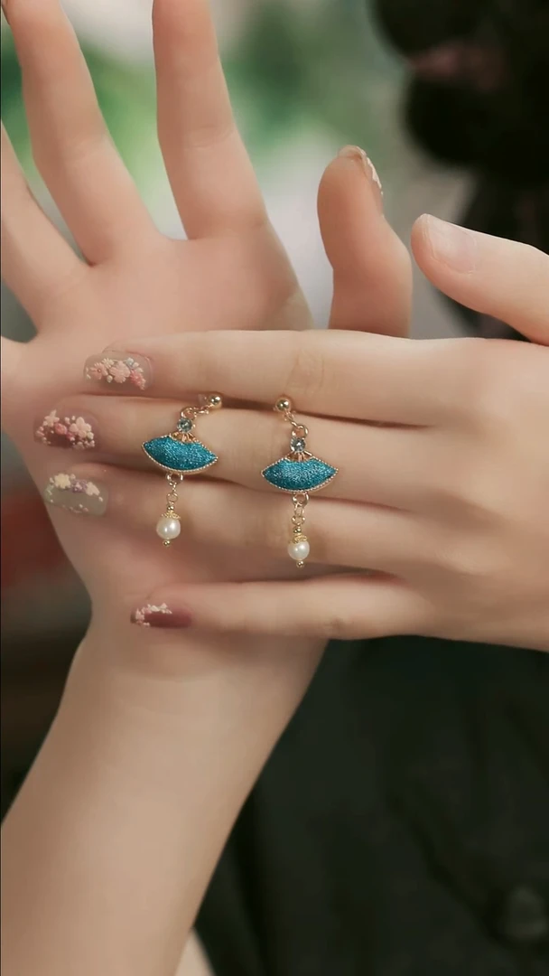 刺绣湘传礼缂丝耳饰