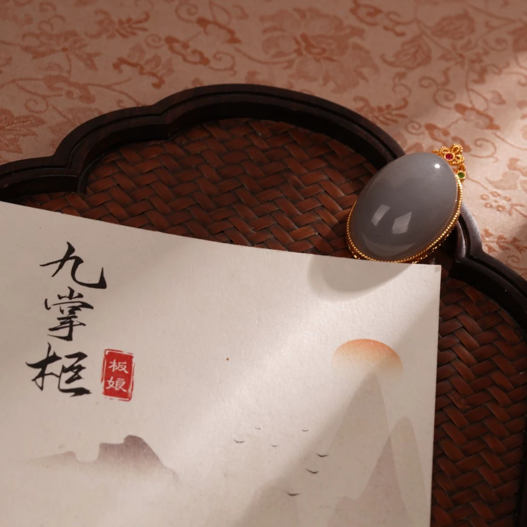 天然和田玉烟紫大蛋面吊坠18k金镶嵌—多样性发其一