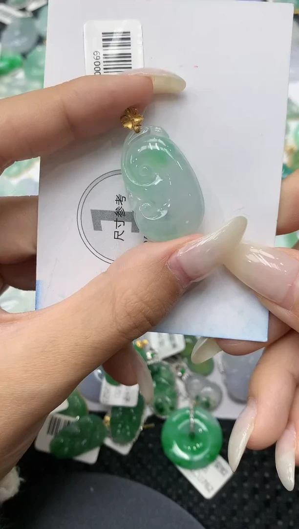 颈饰18K金镶嵌翡翠11111111111