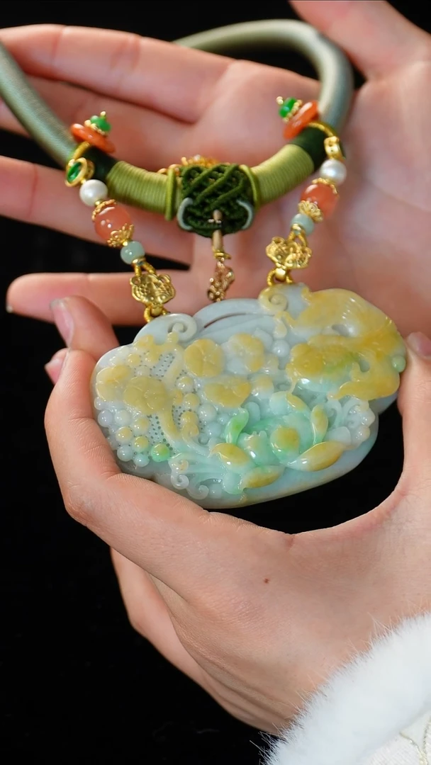 【闪购商品】翡翠颈饰未镶嵌鱼戏莲花