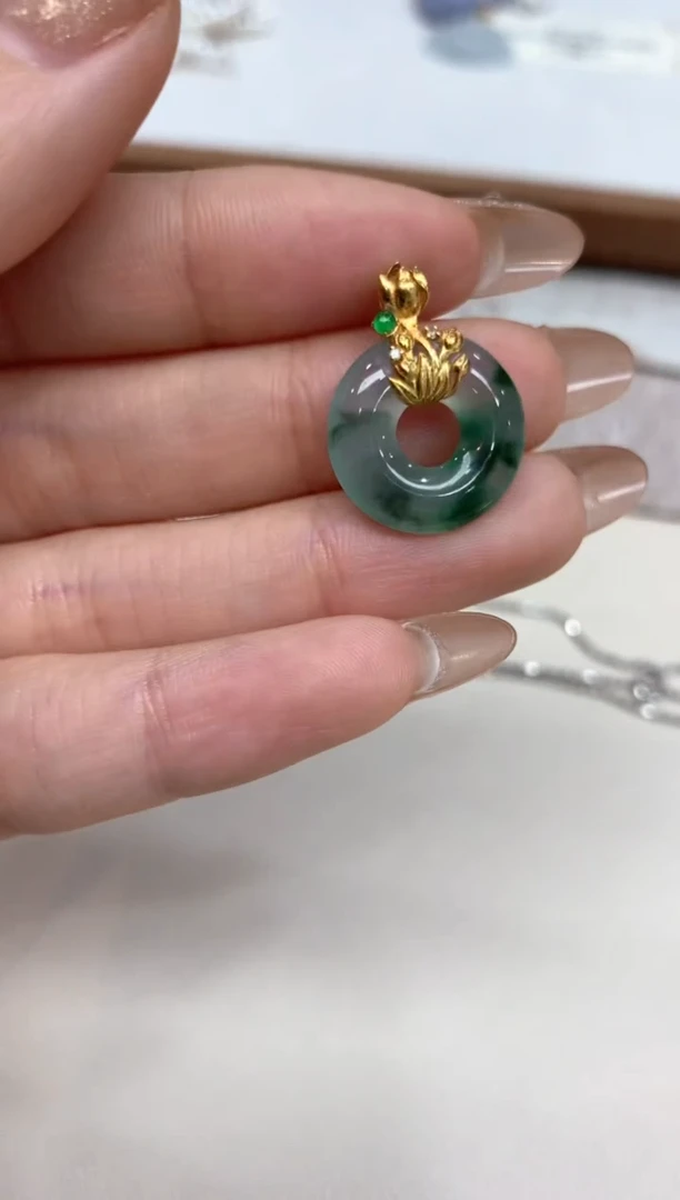 【闪购商品】翡翠吊坠(不含链)18K金镶嵌甜甜圈