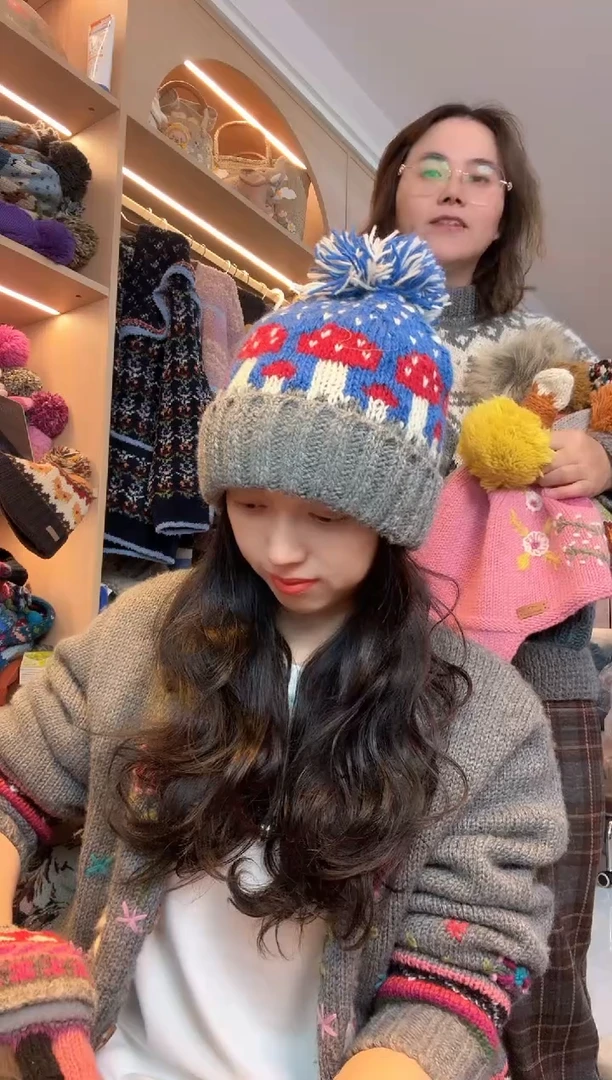 纯棉百羊毛灰色翻边蓝色蘑菇单球帽