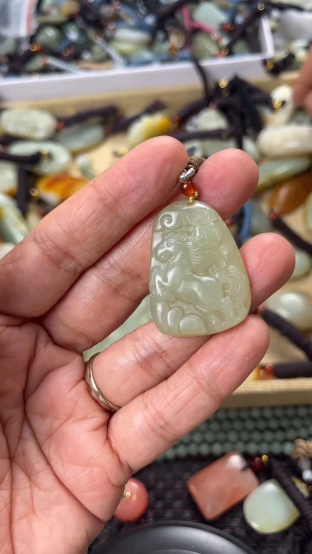 【闪购商品】和田玉颈饰未镶嵌多样性发货没有证书拍一发一有瑕