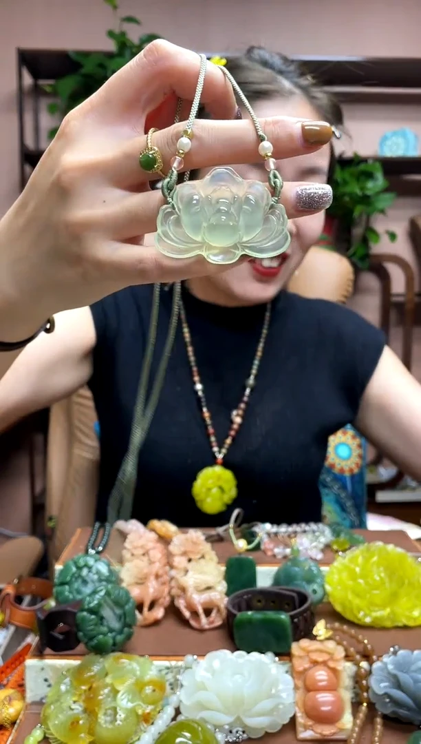 未镶嵌岫玉吊坠多样性发货发其中之一