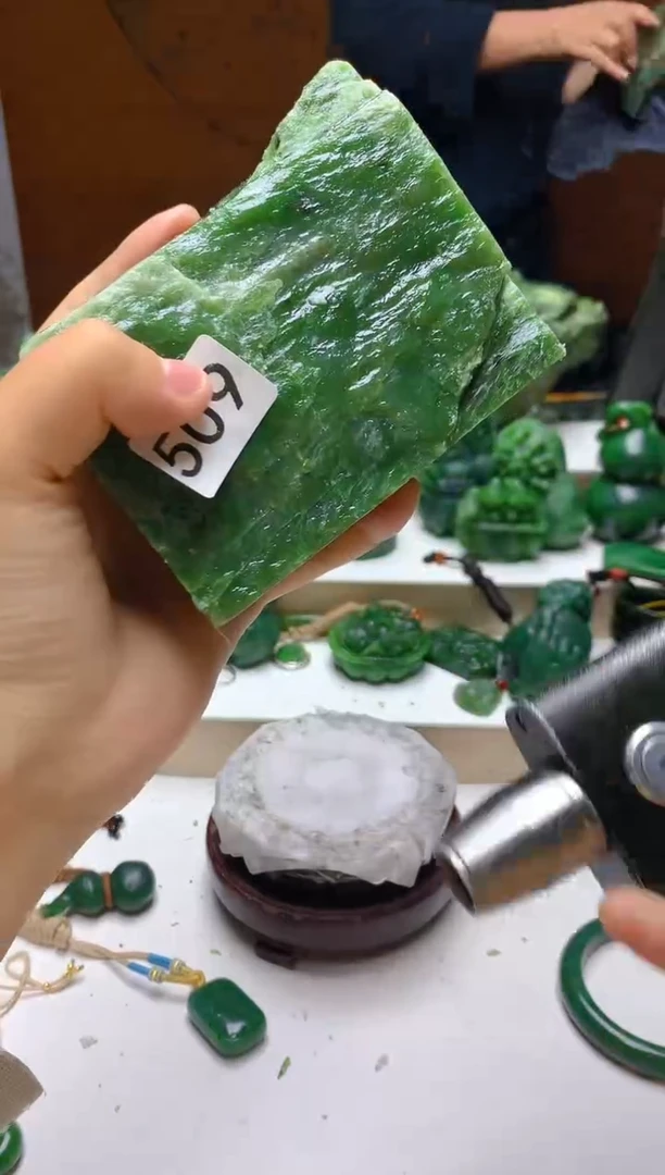 未镶嵌和田玉（碧玉）珠宝半成品0