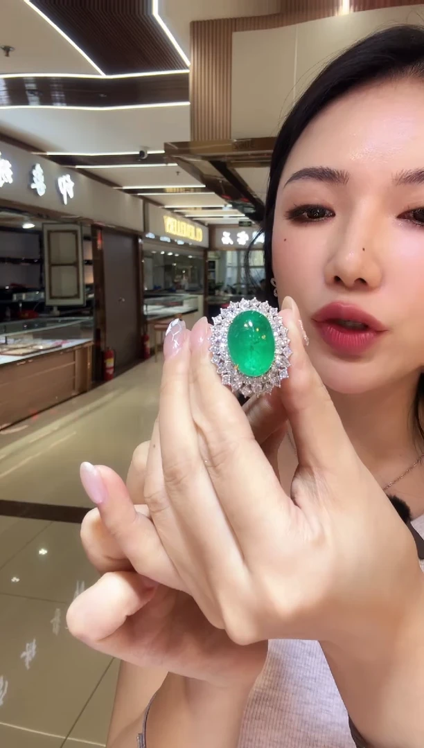 铂Pt950镶嵌戒指祖母绿251101220318 25.80ct