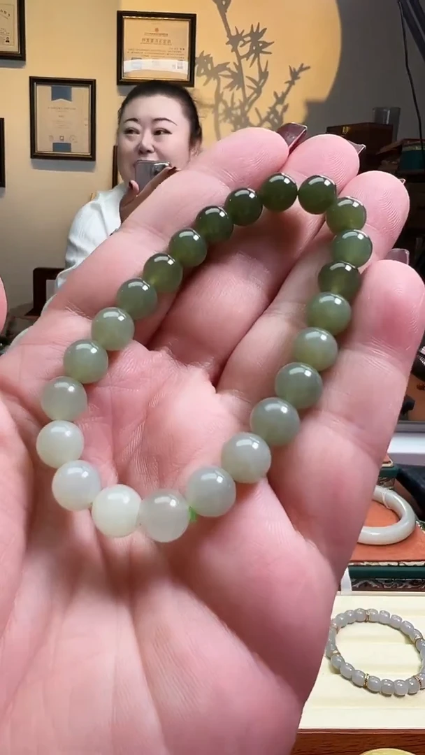 未镶嵌手串和田玉8mm左右晴水渐变圆珠单圈